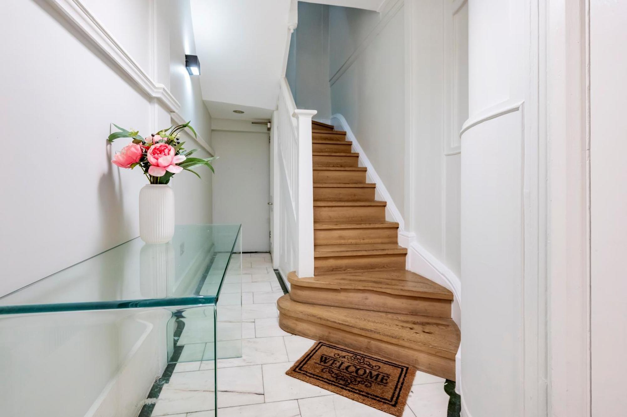 Welcome London St Martin'S Экстерьер фото